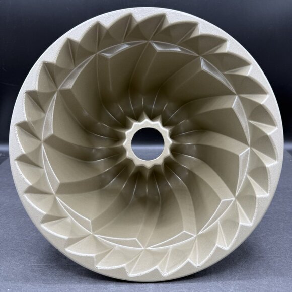 Nordic Ware Kugelhopf Bundt Pan 10 Cup Cake Pan  Bakeware - Picture 1 of 9